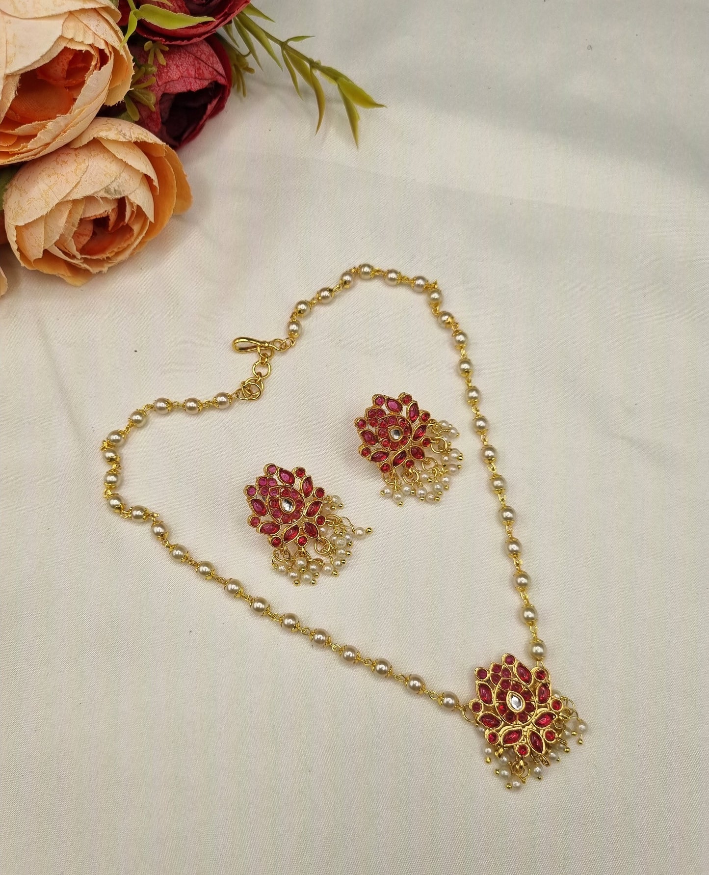 FLORAL STONE PENDANT & PEARL CHAIN JEWELRY SET DESCRIPTION
