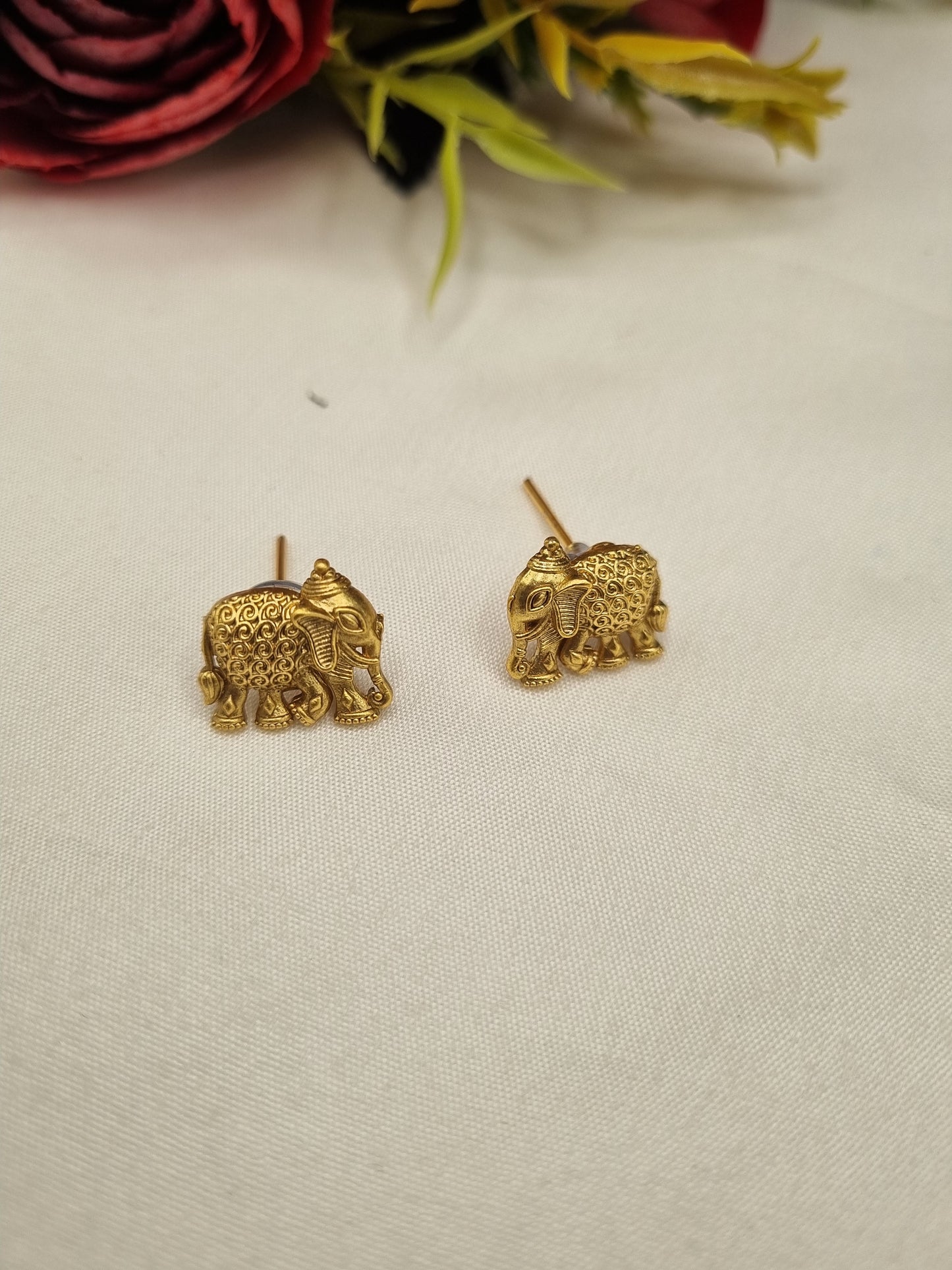 Suthon Style Elephant Motif Charm Necklace Set
