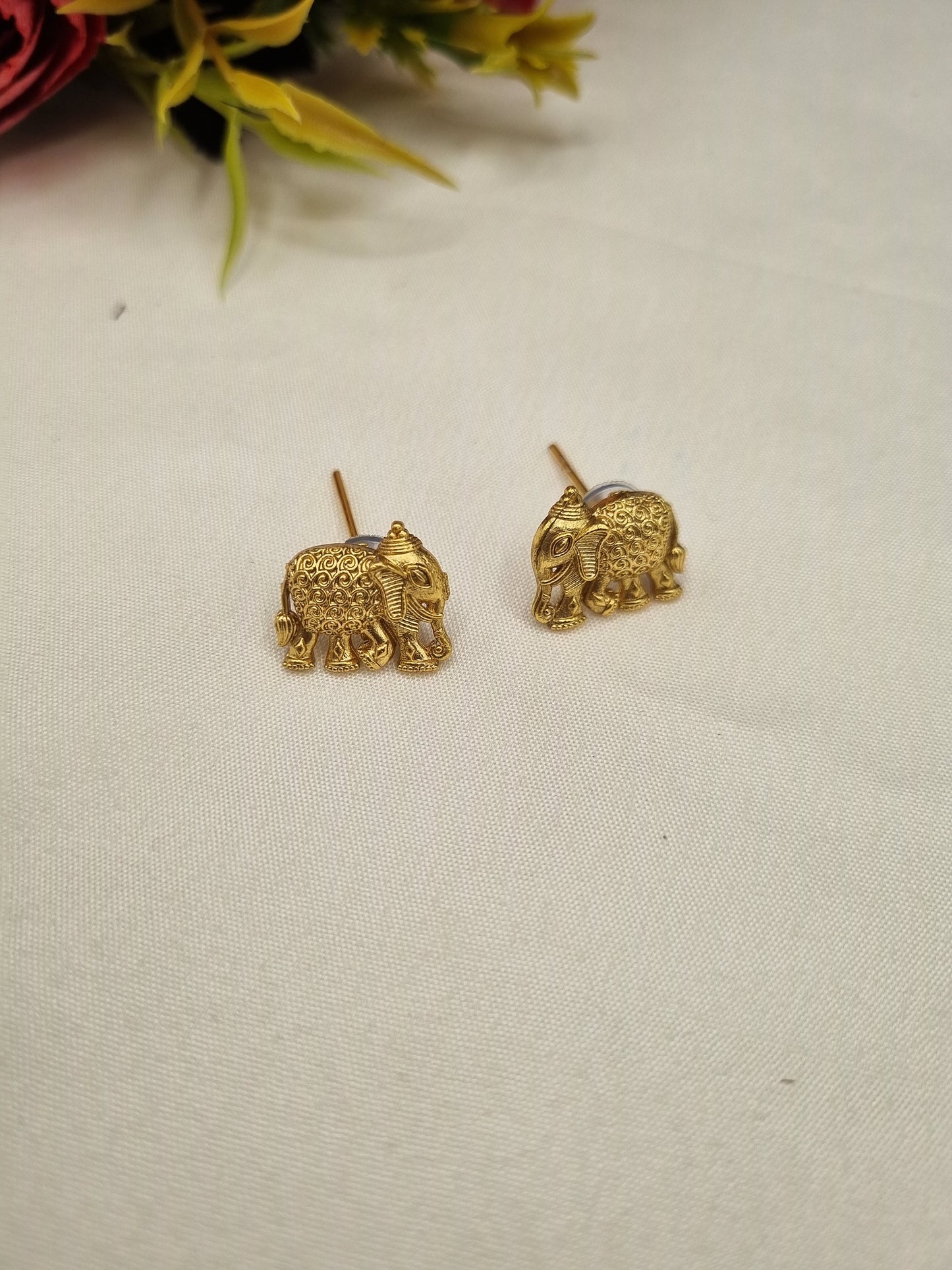 SUTHON STYLE ELEPHANT MOTIF CHARM NECKLACE SET