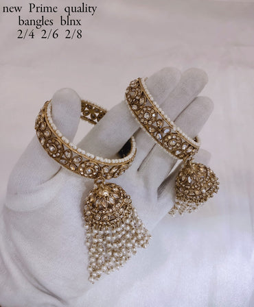 Fashionable Bangle Set