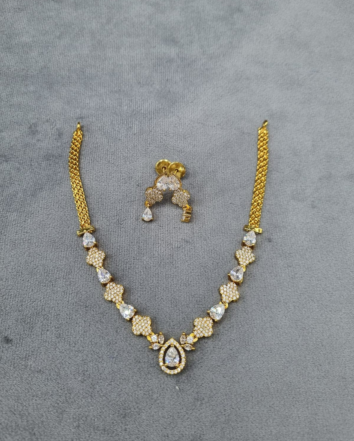 Sparkling Green Teardrop AD Necklace Set
