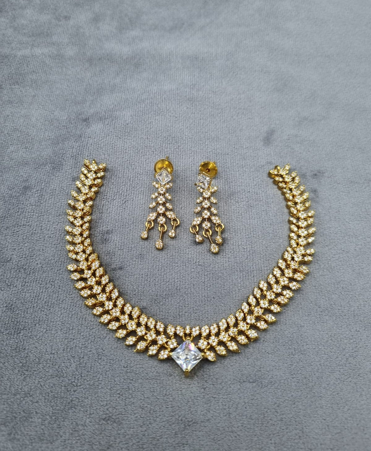 Emerald Leafy Link Necklace Set