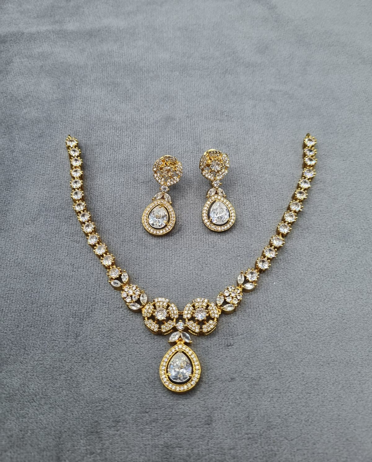 Teardrop Pendant Necklace & Matching Drop Earrings
