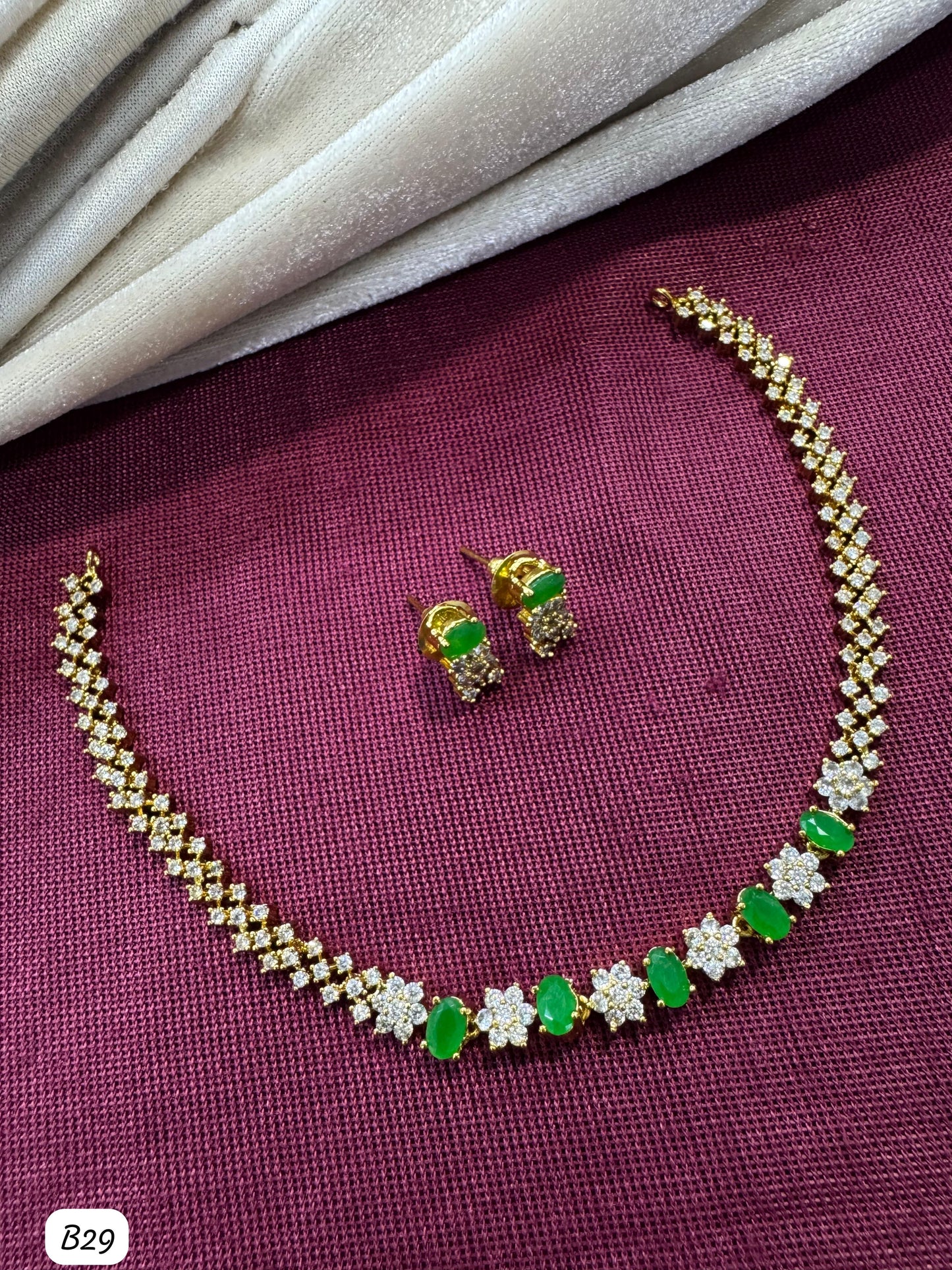 Elegant Floral Design Necklace and Stud Earring Set with Gemstone Accents