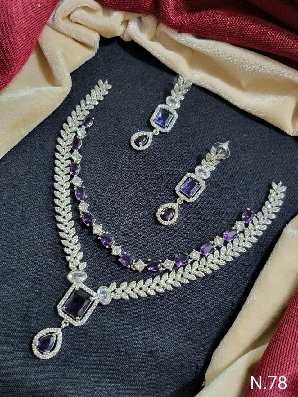 Elegant Leaf Motif Necklace and Earring Set with Gemstone Accents