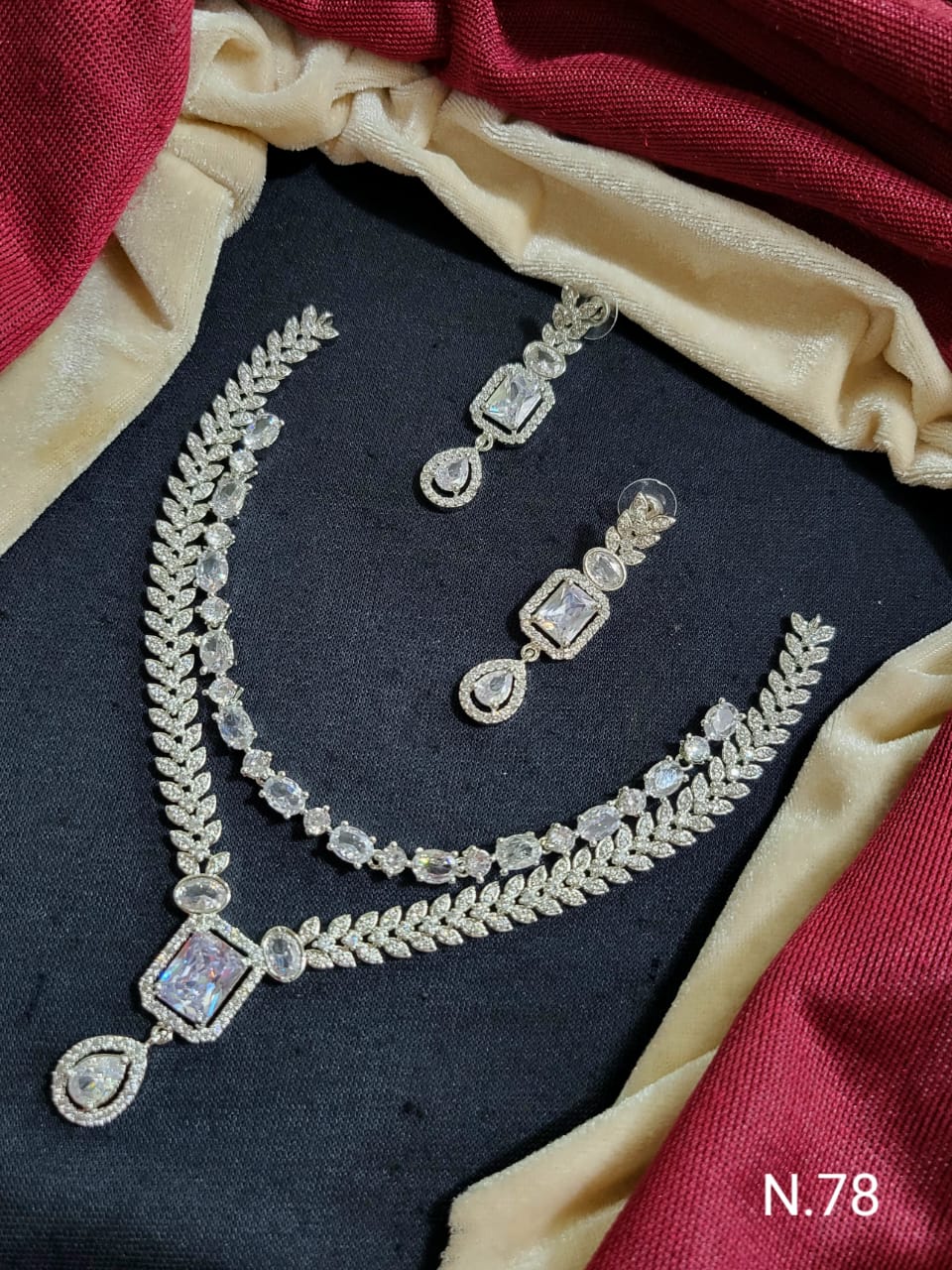 Elegant Leaf Motif Necklace and Earring Set with Gemstone Accents