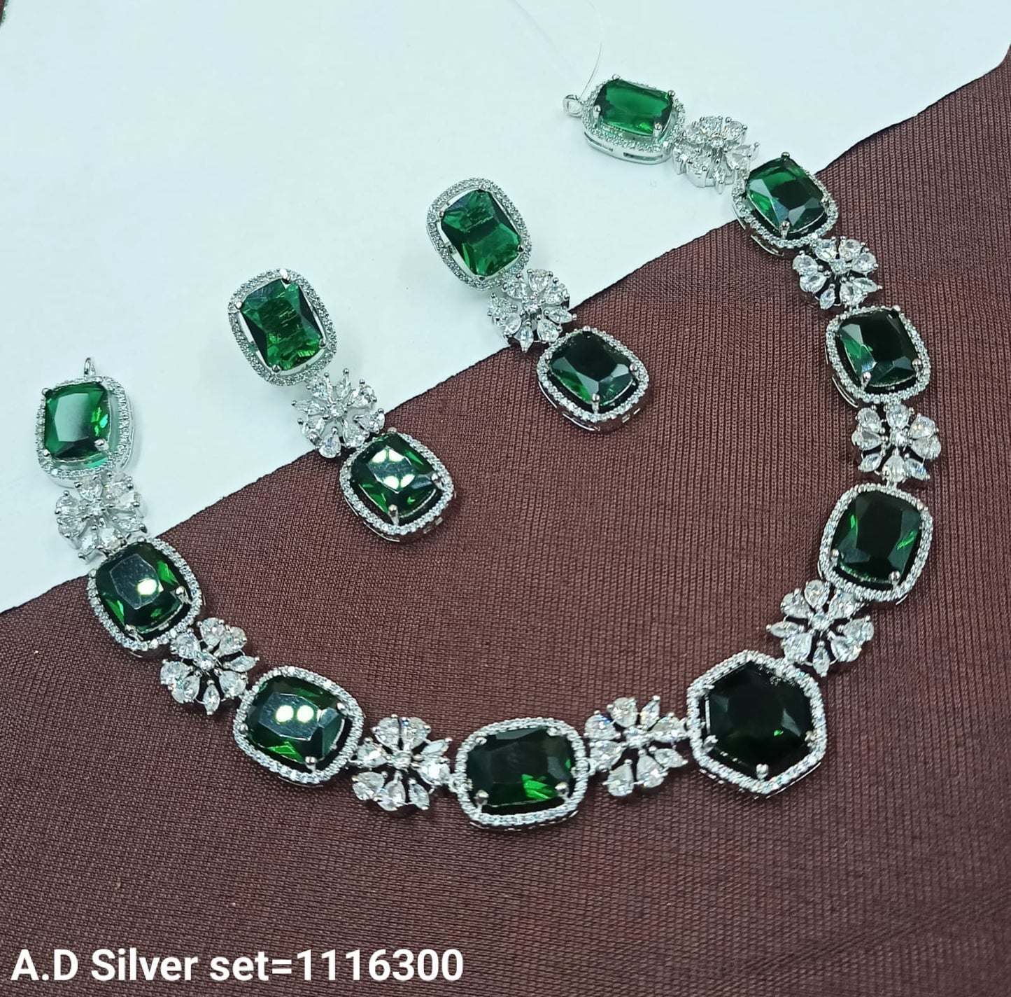 Elegant Silver Jewelry Set – Perfect for Special Occasions and Timeless Style