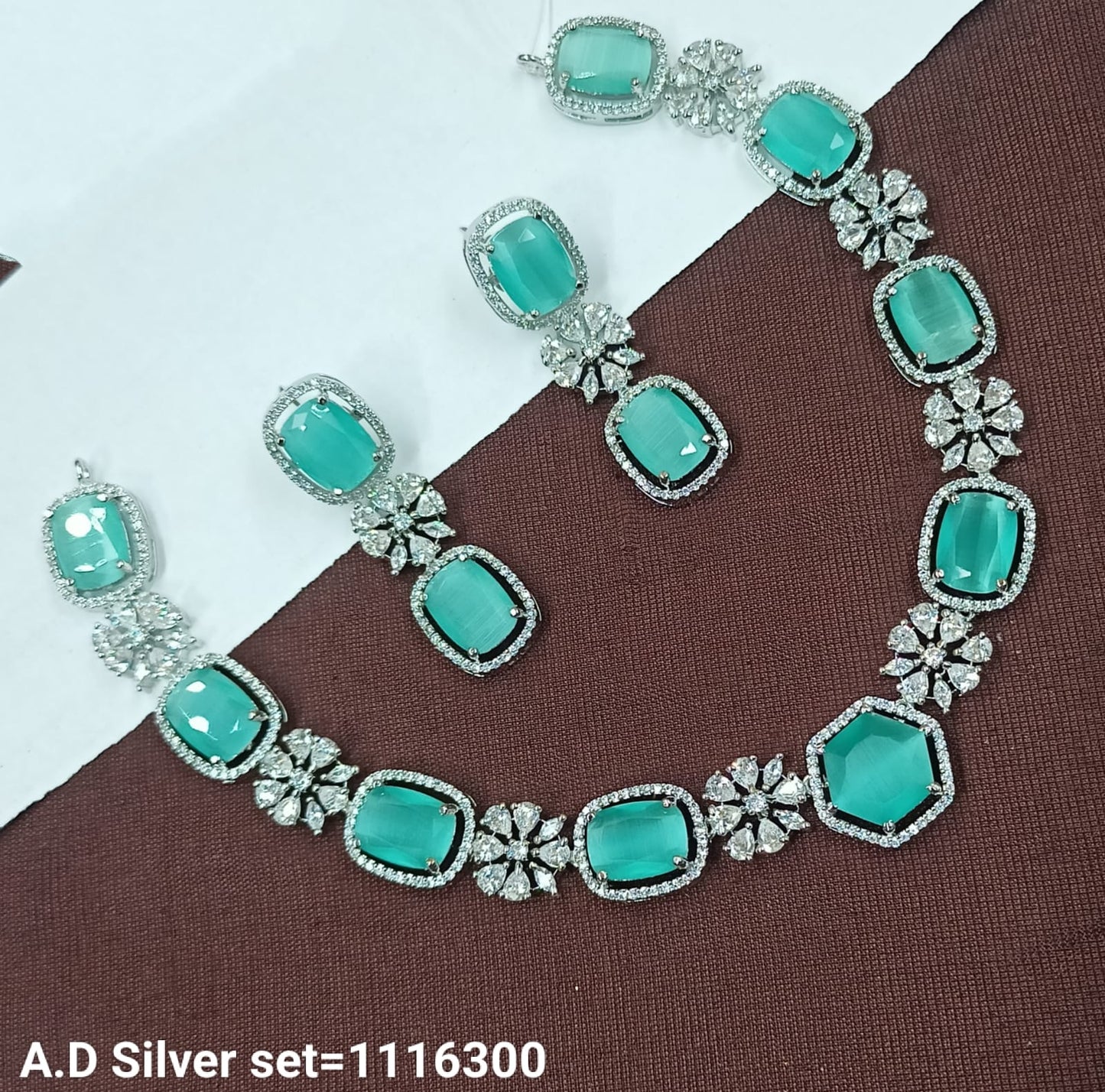 Elegant Silver Jewelry Set – Perfect for Special Occasions and Timeless Style