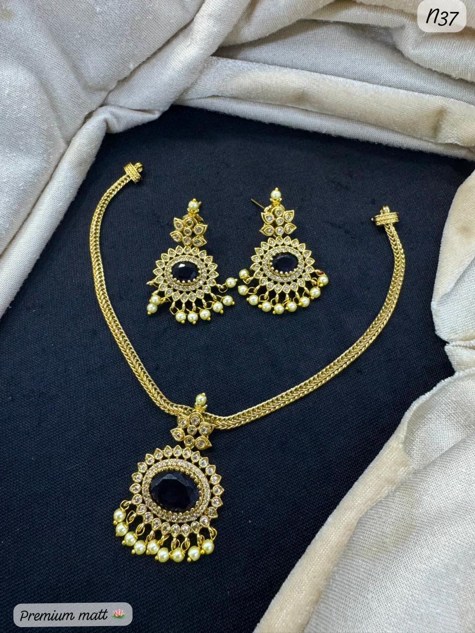 Royal Inspired Necklace Set with Intricate Detailing - Lucentemarket
