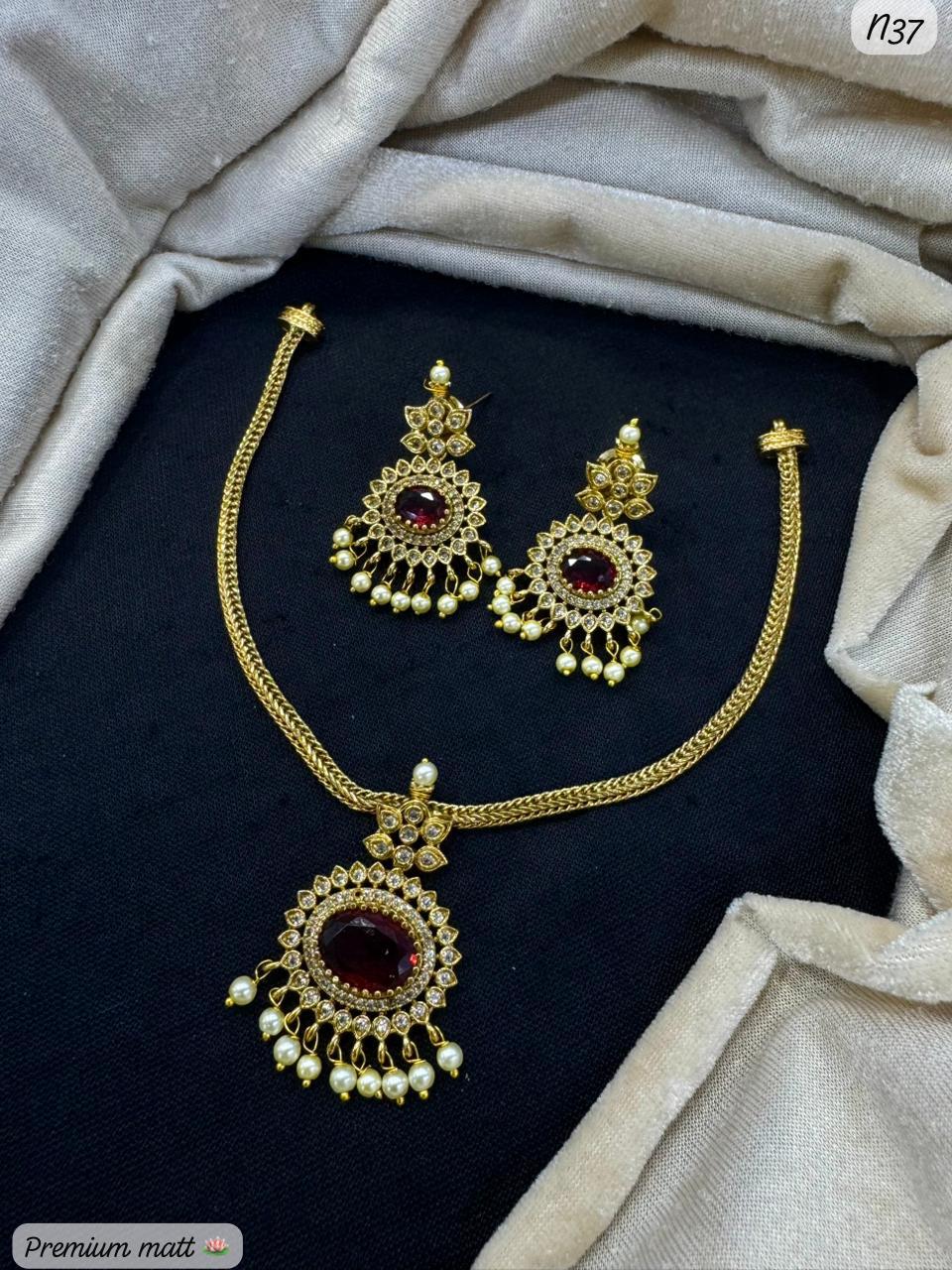 Royal Inspired Necklace Set with Intricate Detailing - Lucentemarket