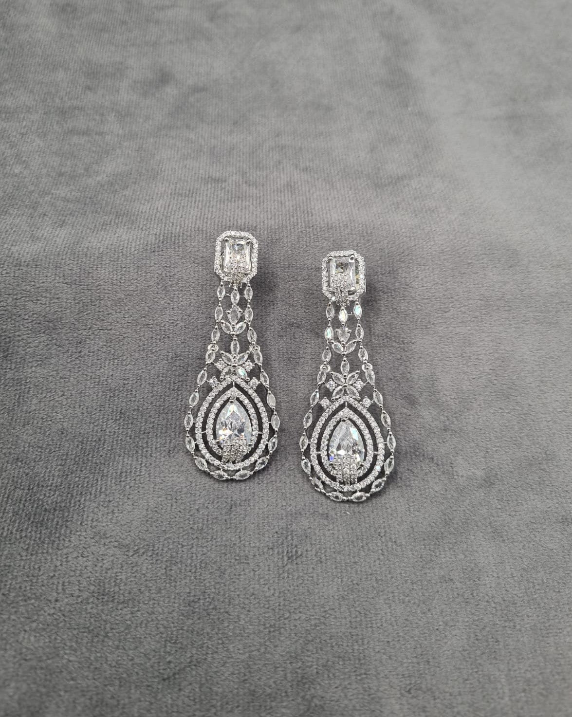 Royal Emerald & Gold Lace Drop Earrings