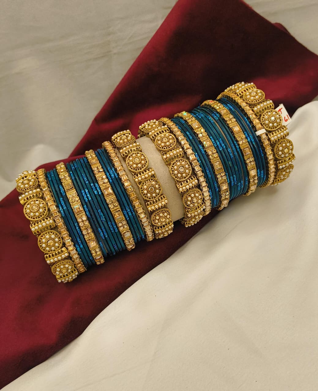 Traditional Antique Gold Chuda Bangle Set with Gold Kundan Kadas
