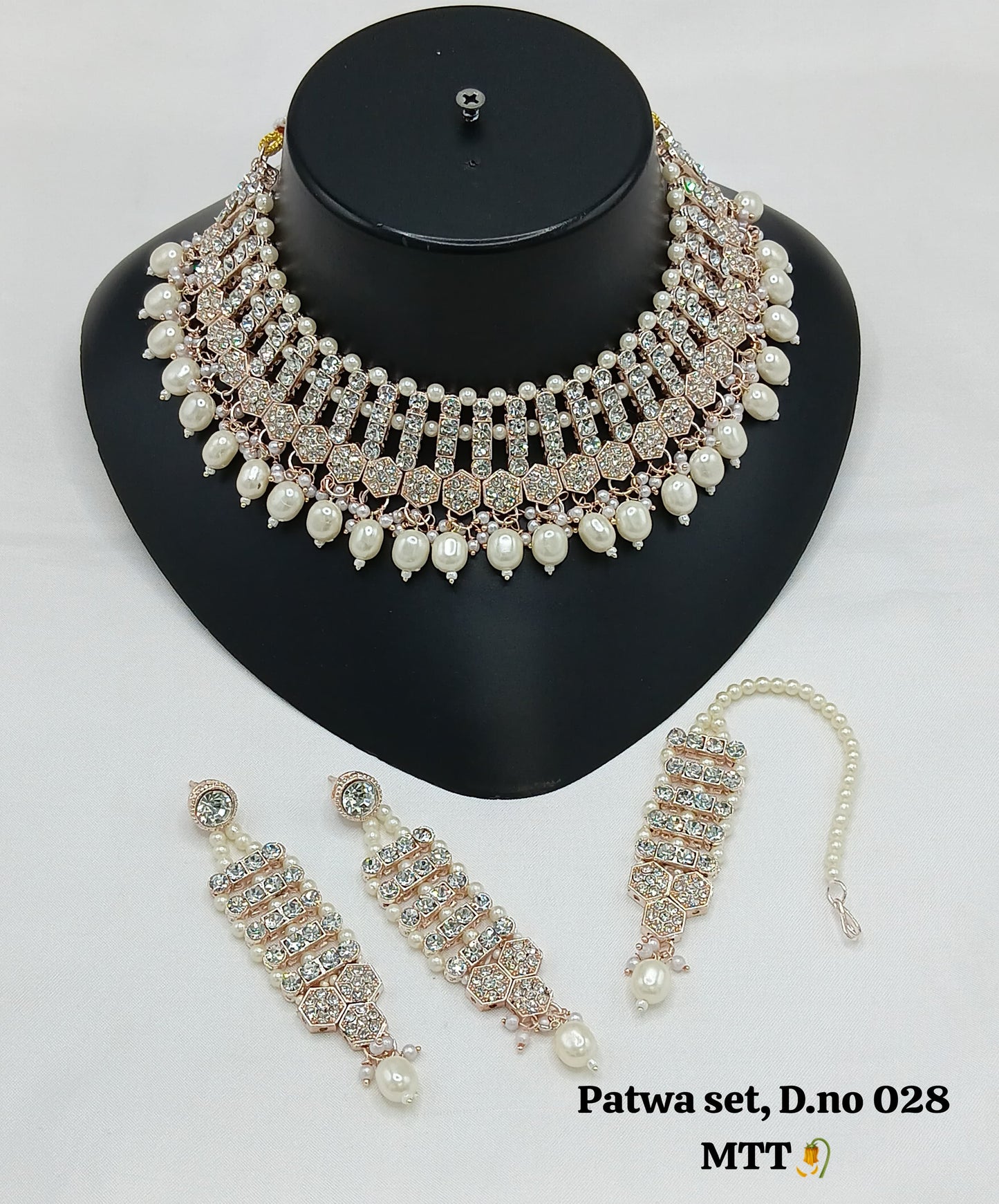 Fashionable Pearl Choker Jewellery Set