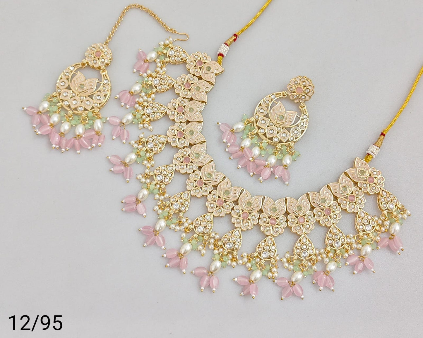 Elegant Traditional Jewelry Set with Intricate Detailing and Pearls