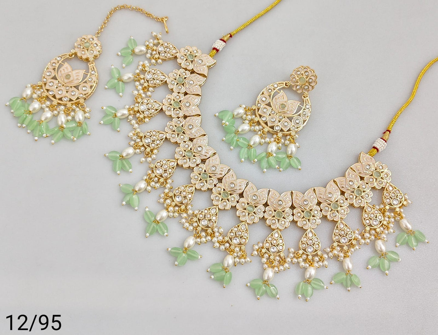Elegant Traditional Jewelry Set with Intricate Detailing and Pearls