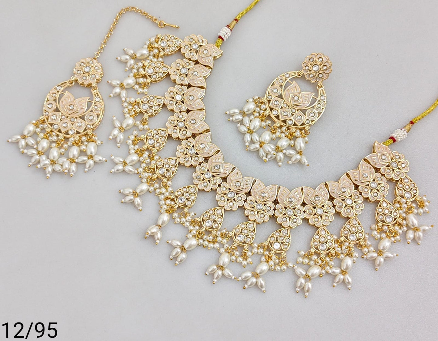 Elegant Traditional Jewelry Set with Intricate Detailing and Pearls