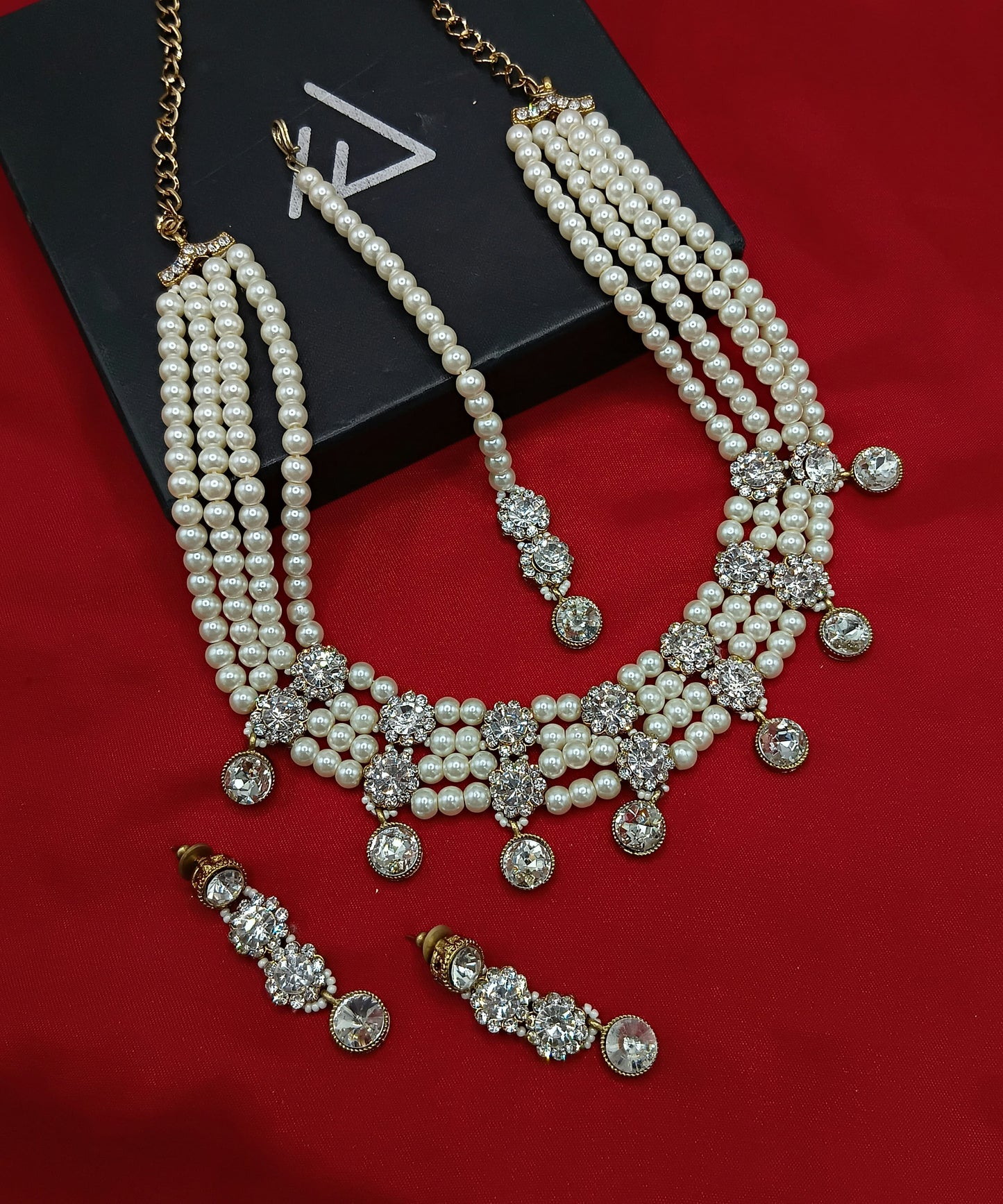 Multi-Layered Pearl Necklace Set