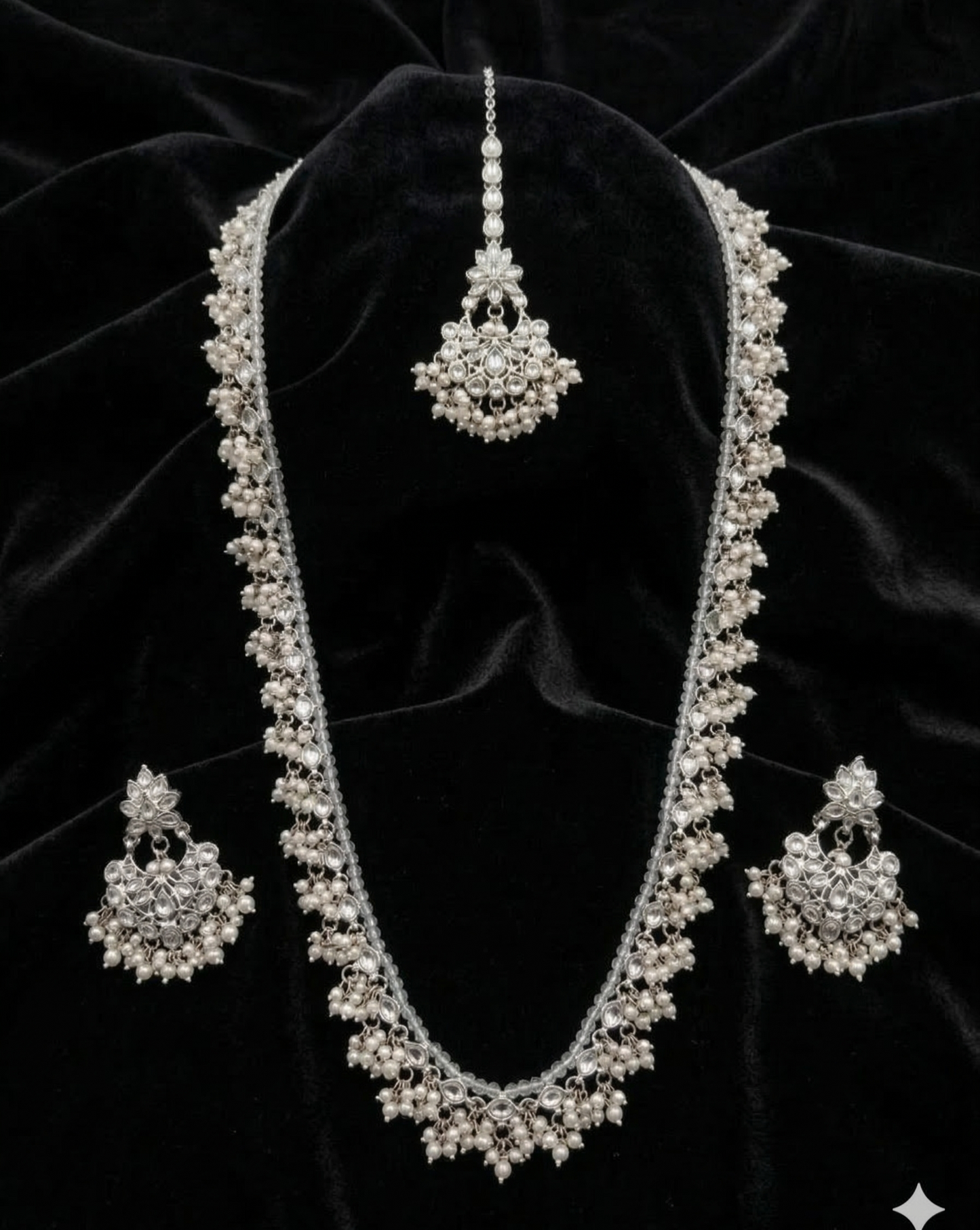 The Emerald Empress Long Pearl Set