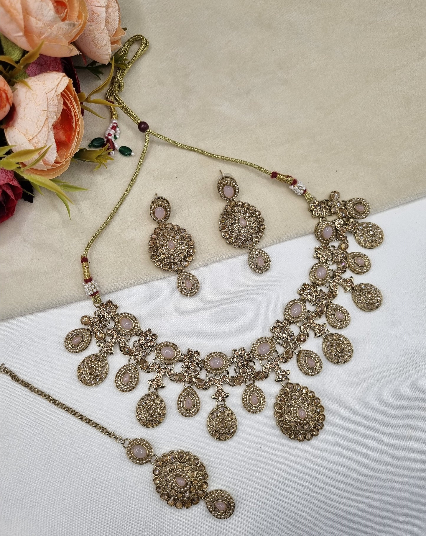 MEDALLION FRINGE STATEMENT CHOKER SET