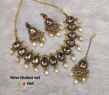 Fashionable Antique Gold Plated Choker Jewellery Set