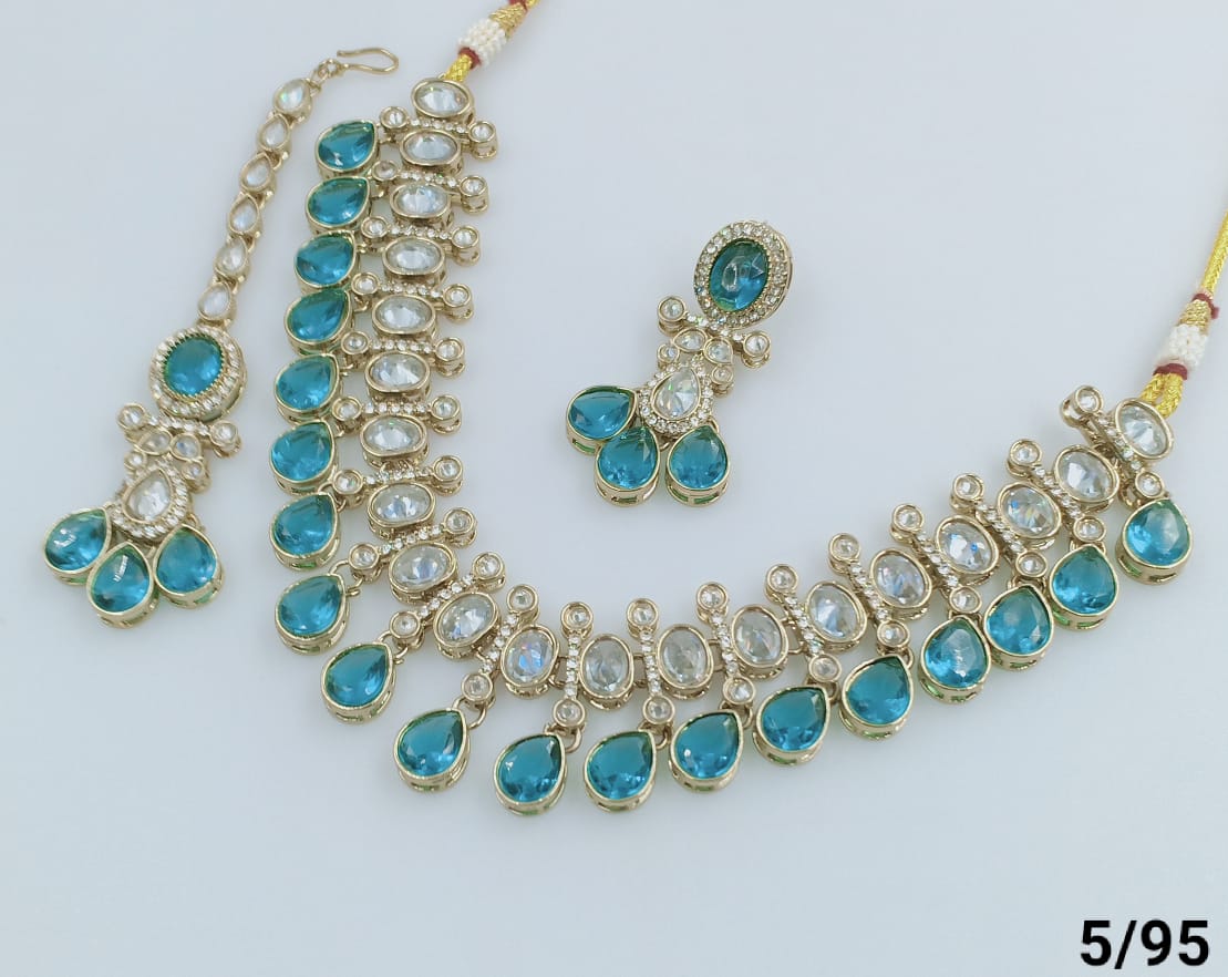 Gold Polish Kundan Stone Choker Jewellery Set