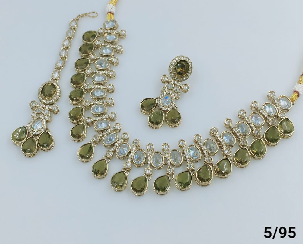 Gold Polish Kundan Stone Choker Jewellery Set