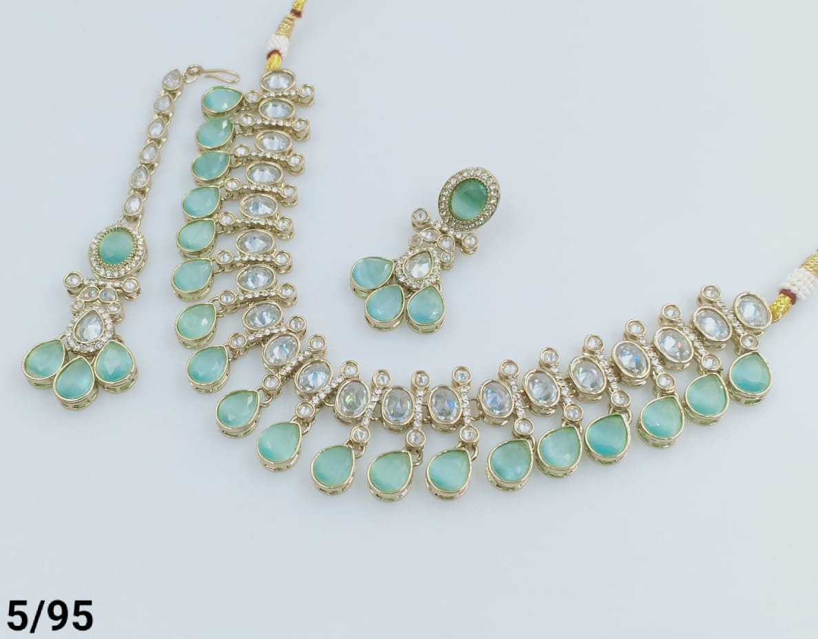 Gold Polish Kundan Stone Choker Jewellery Set