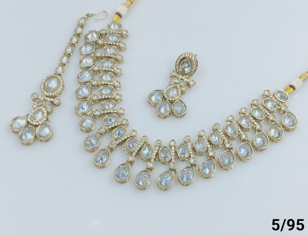 Gold Polish Kundan Stone Choker Jewellery Set