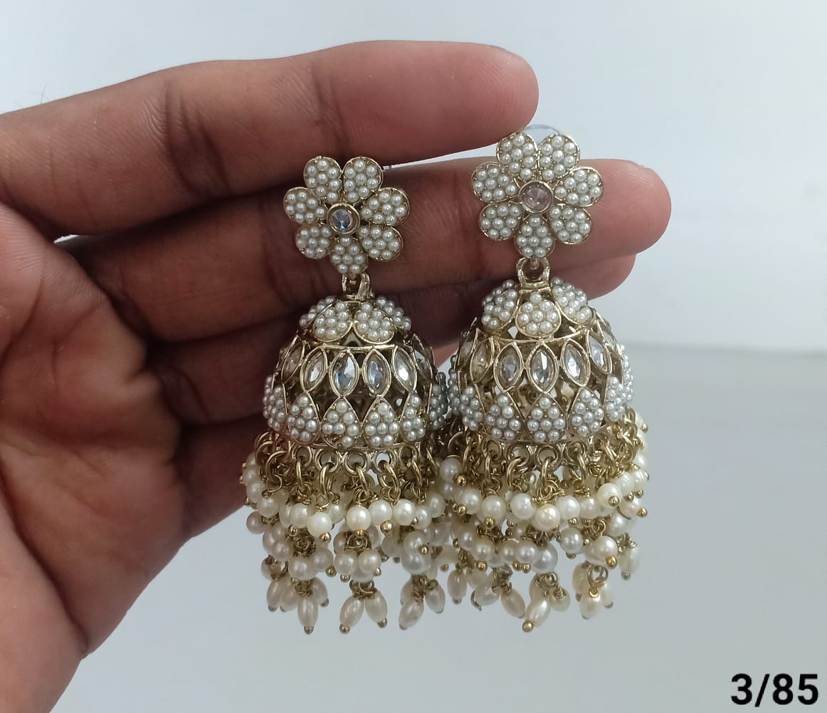Traditional Jhumka Earrings with Kundan & Pearl Detailing – LucentEmarket