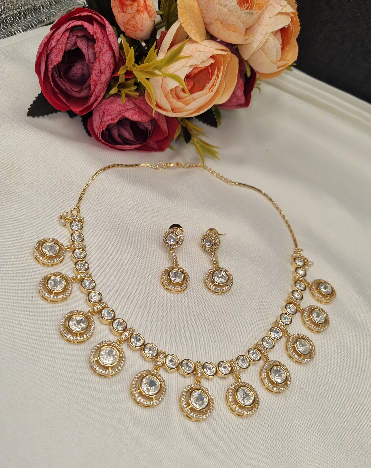 Minimalist Circular Kundan Necklace Set