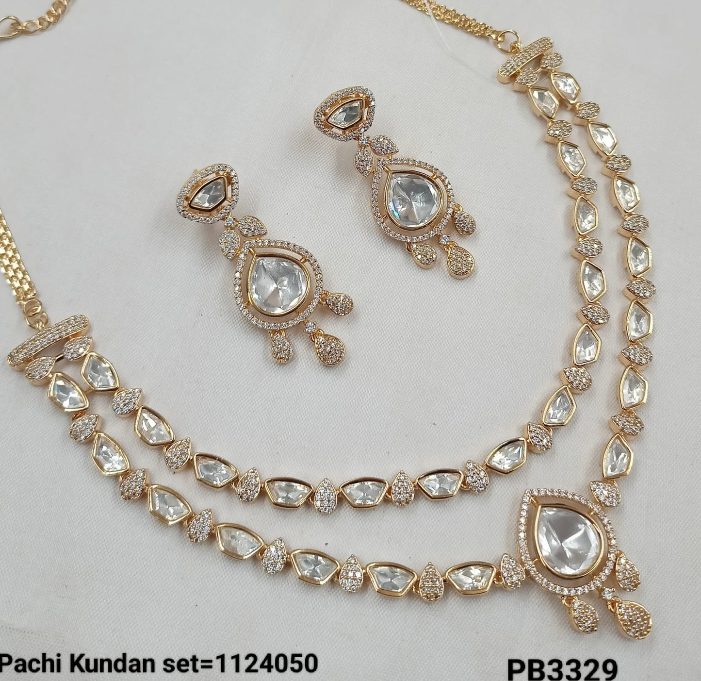 Elegant Kundan Necklace Set with Matching Earrings