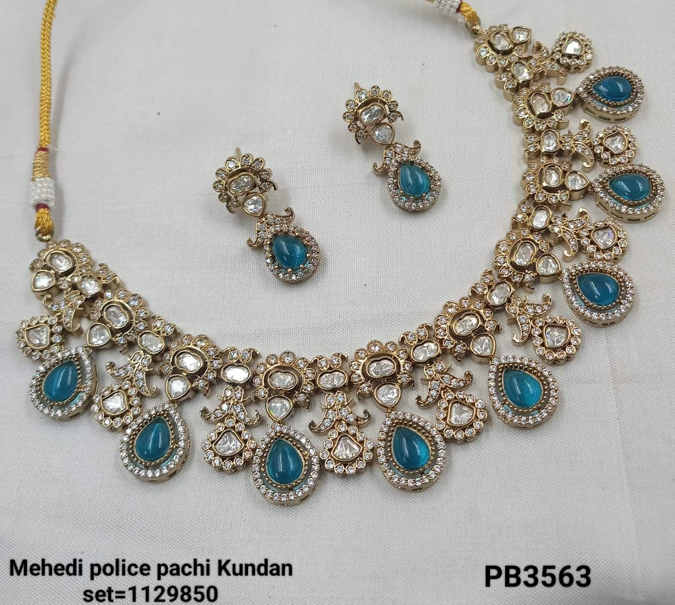 Antique Gold Plated Kundan Jewellery Set