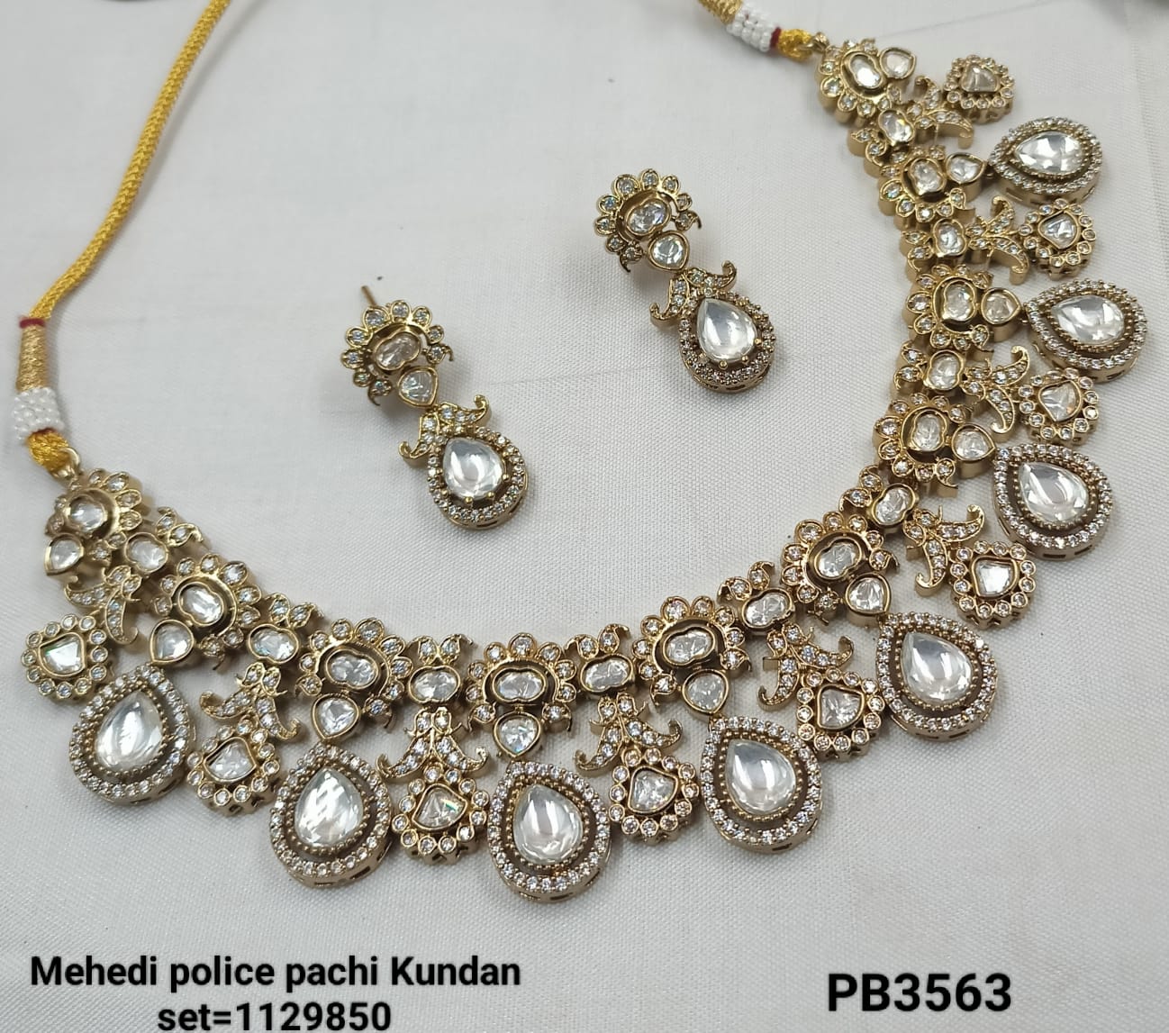 Antique Gold Plated Kundan Jewellery Set