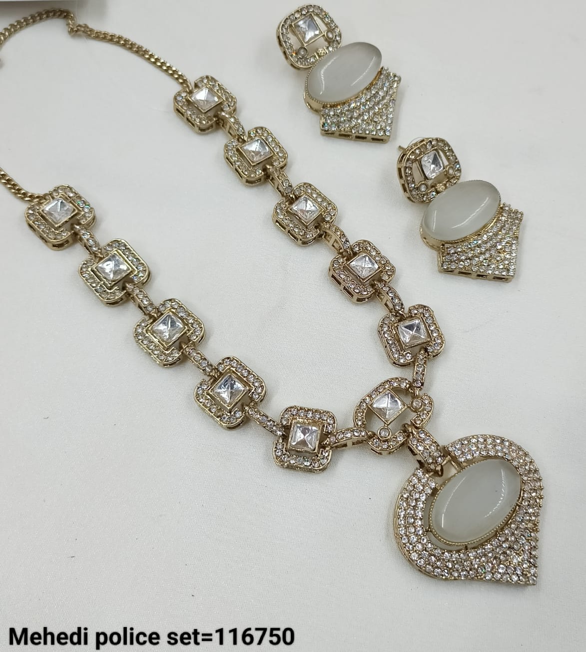Antique Gold Plated Kundan Necklace Set