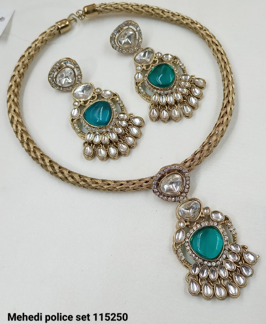 Antique Gold Plated Kundan Necklace Set