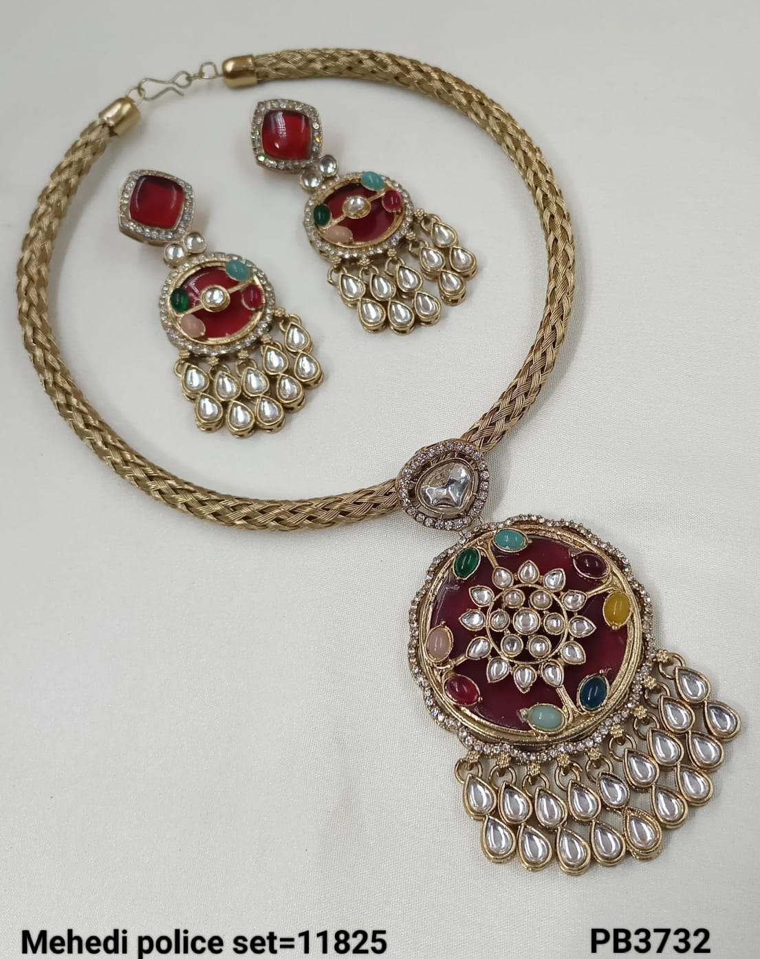 Antique Gold Plated Kundan Necklace Set