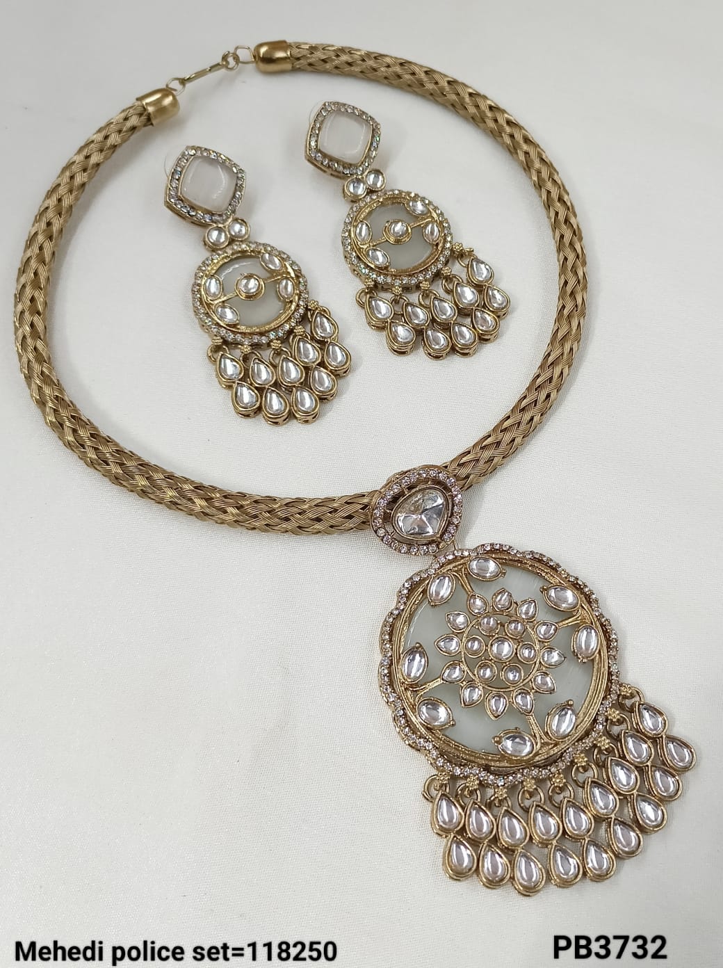 Antique Gold Plated Kundan Necklace Set