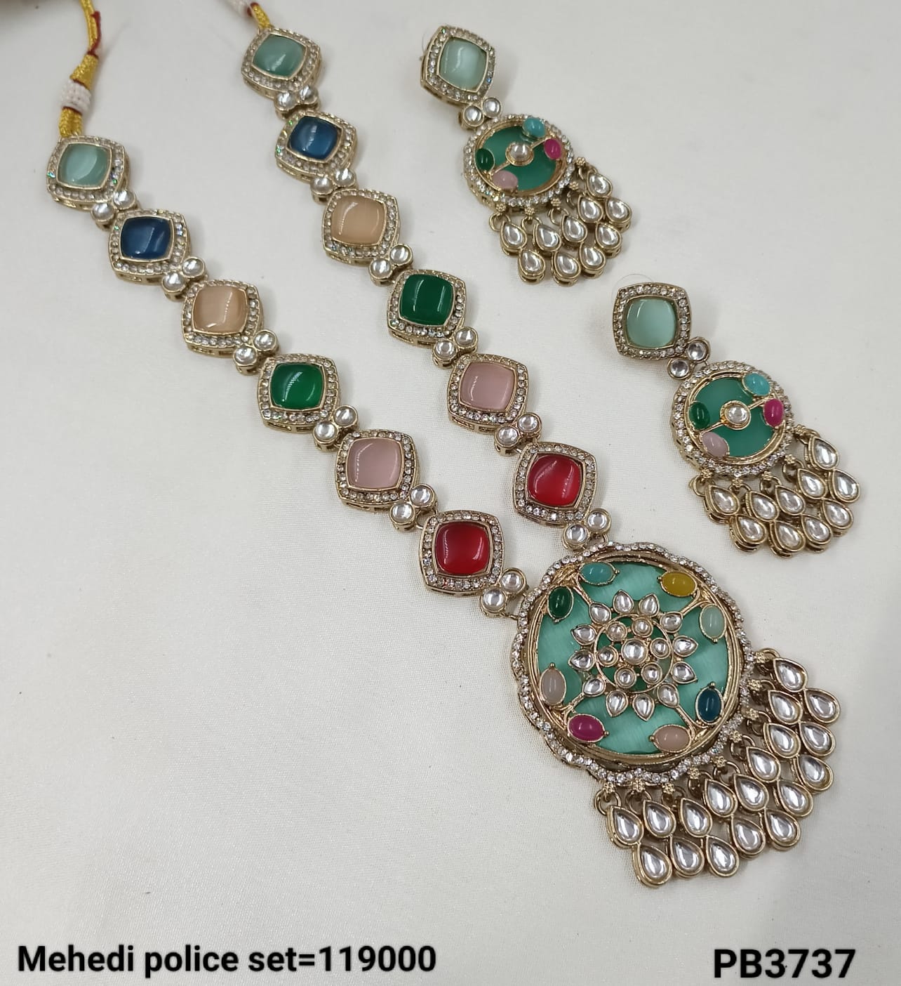 Antique Gold Plated Kundan Necklace Set