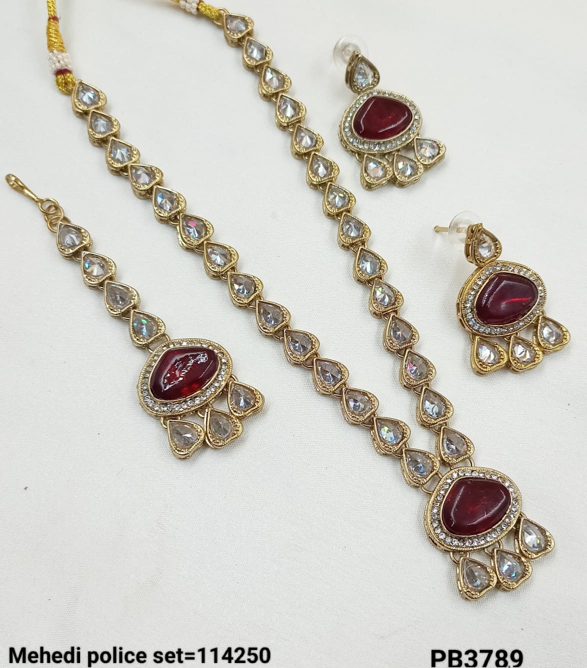 Antique Gold Polki Necklace Set with Matching Earrings and Maang Tikka