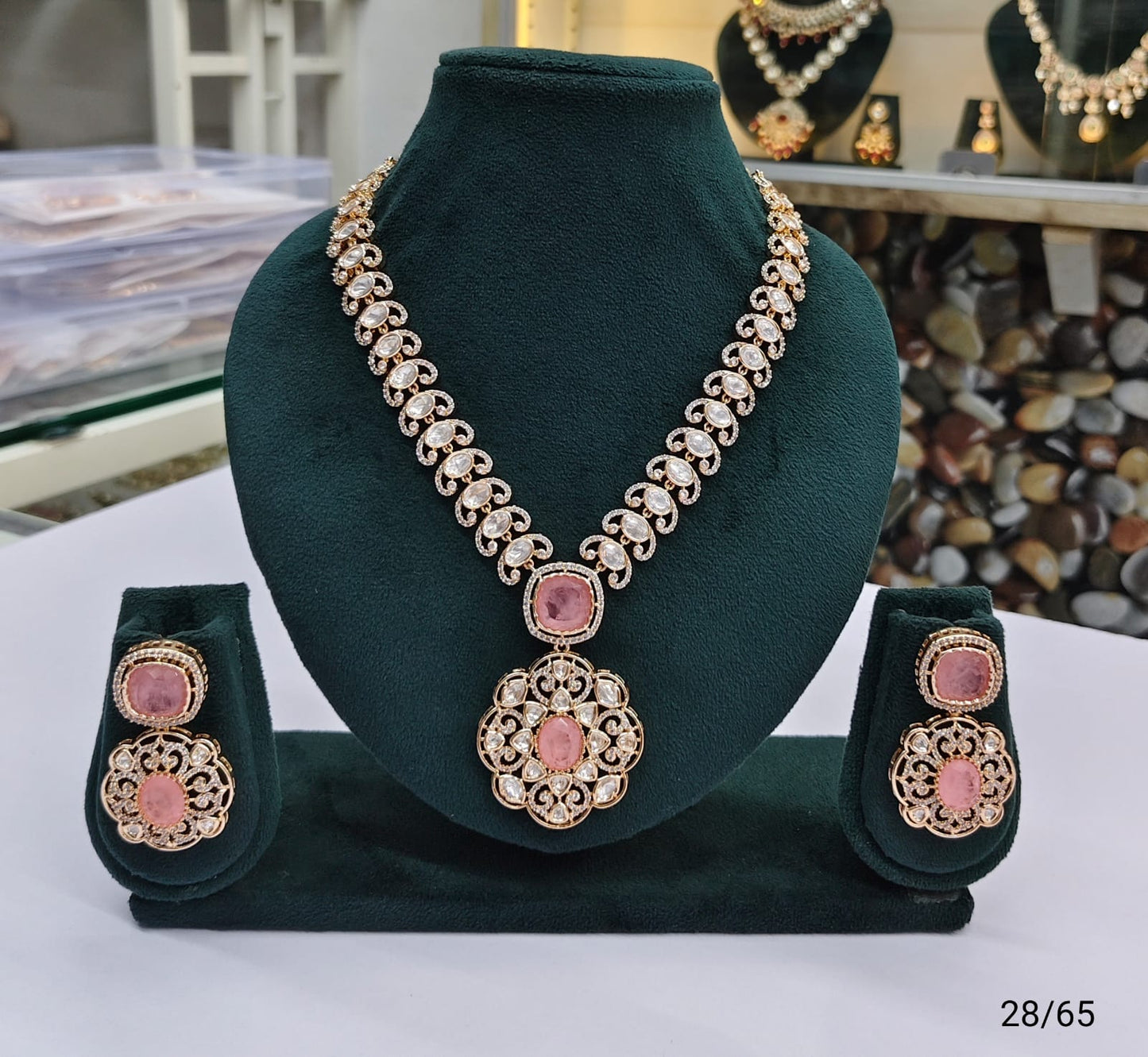 Elegant Kundan Stone Necklace Set with Filigree Pendant and Matching Earrings – Bridal & Party Wear Jewelry