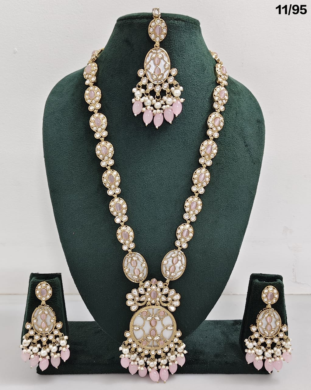 Traditional Kundan Necklace and Earring Set with Beaded Detailing