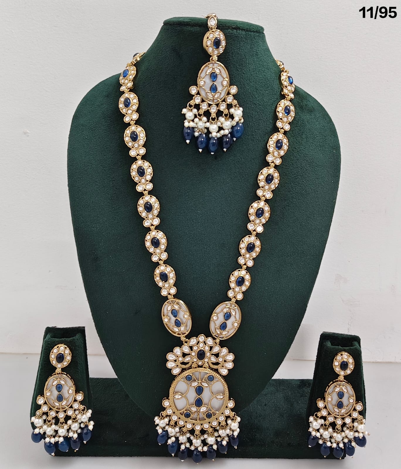 Traditional Kundan Necklace and Earring Set with Beaded Detailing