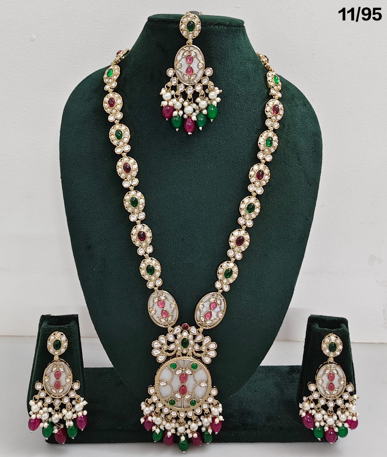 Traditional Kundan Necklace and Earring Set with Beaded Detailing