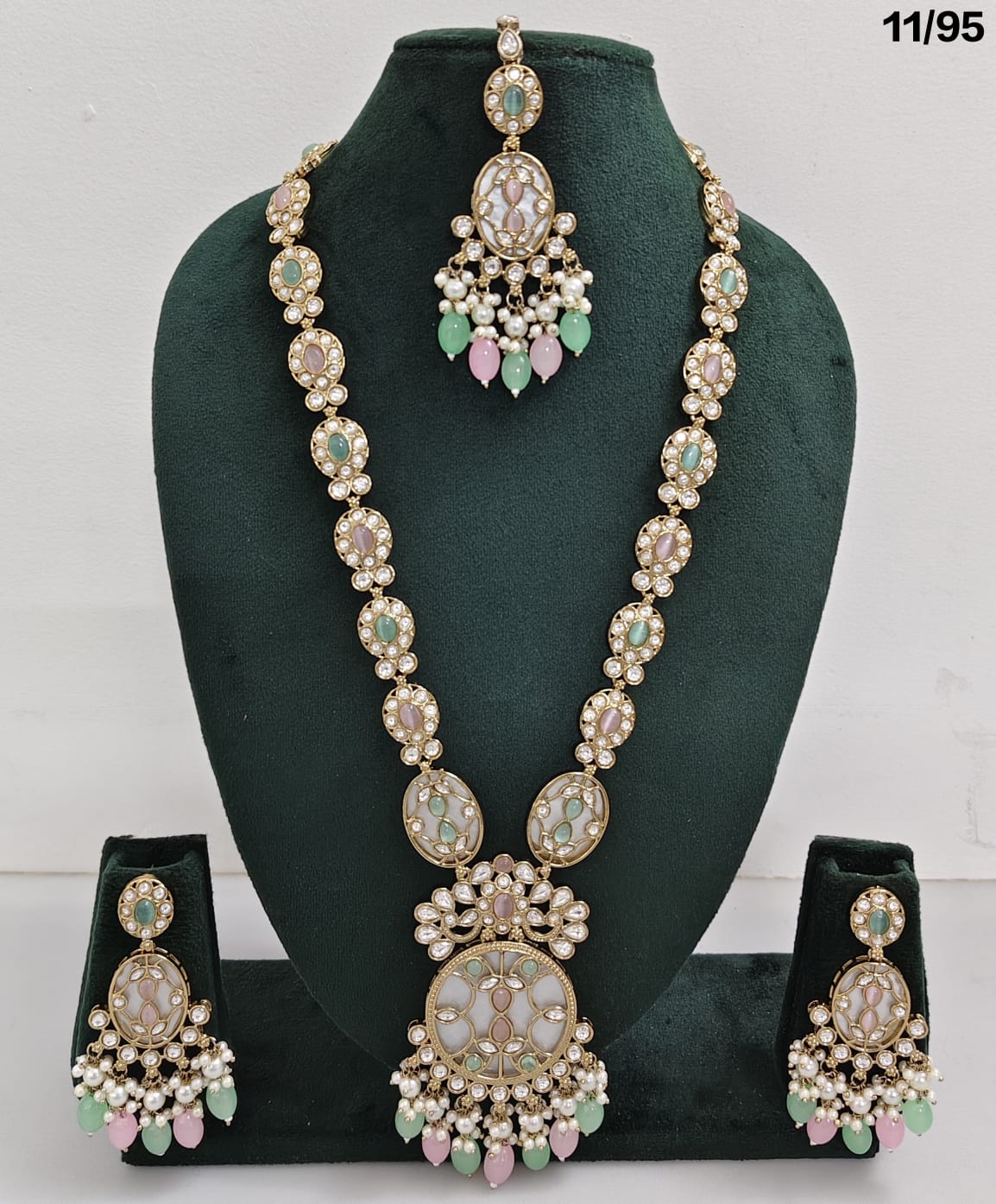 Traditional Kundan Necklace and Earring Set with Beaded Detailing