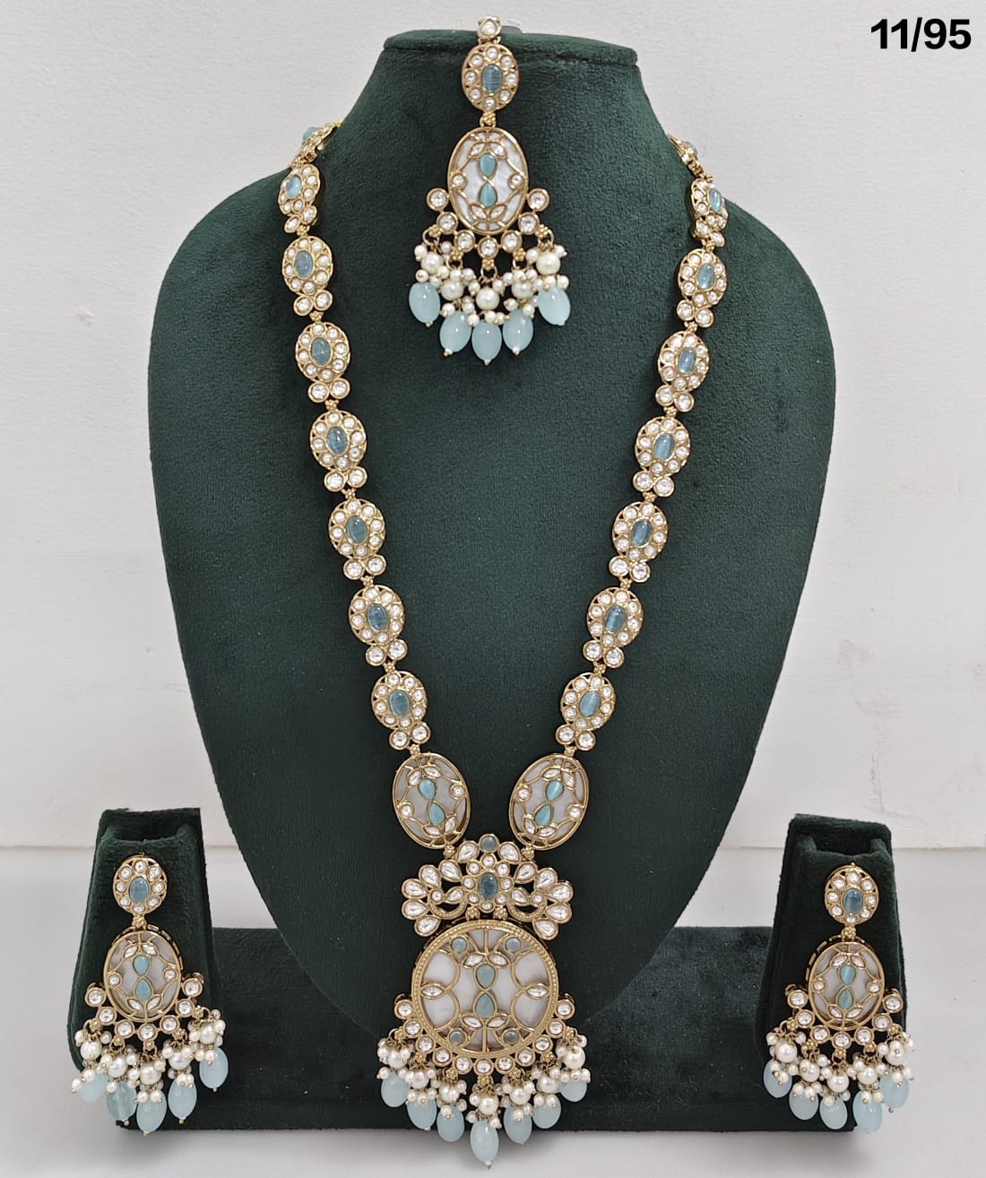 Traditional Kundan Necklace and Earring Set with Beaded Detailing
