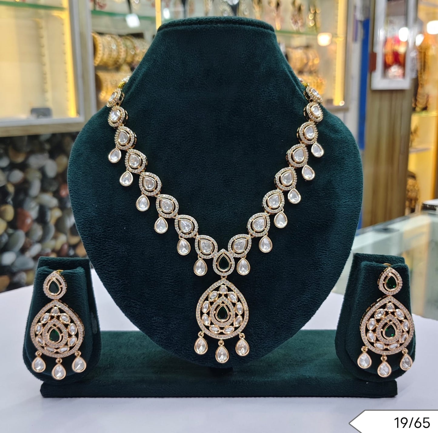 Graceful Kundan Teardrop Necklace & Earring Set