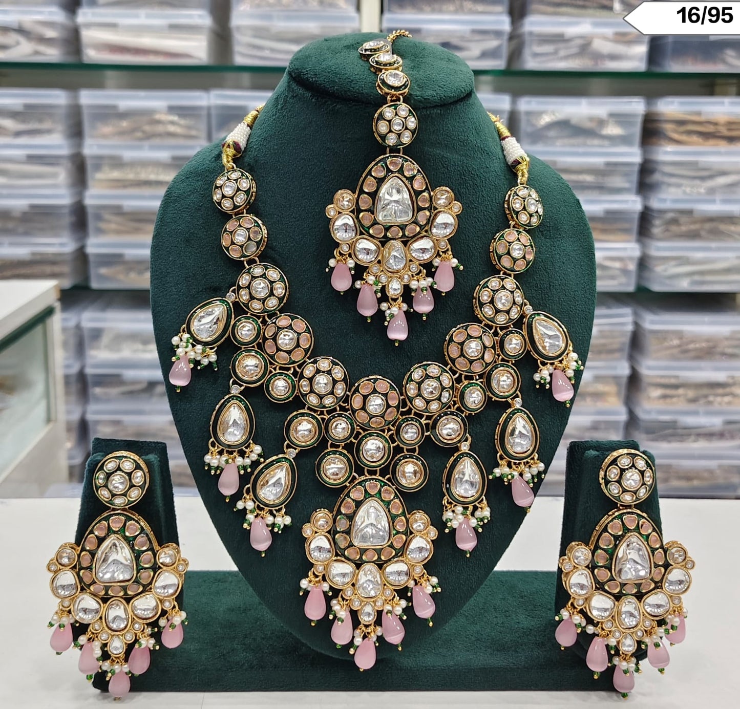 Kundan Bridal Jewellery Set with Maang Tikka & Earrings - Lucentemarket