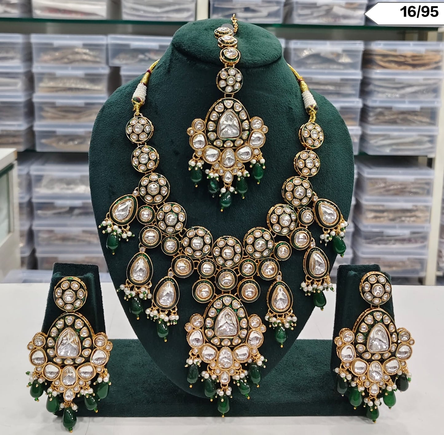 Kundan Bridal Jewellery Set with Maang Tikka & Earrings - Lucentemarket