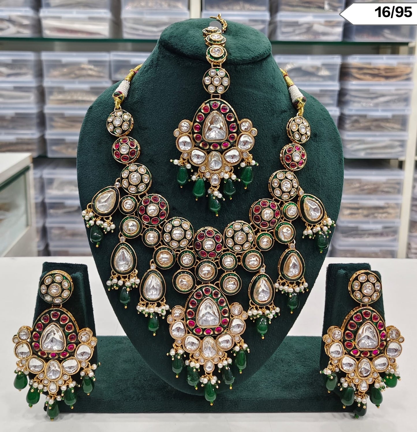 Kundan Bridal Jewellery Set with Maang Tikka & Earrings - Lucentemarket