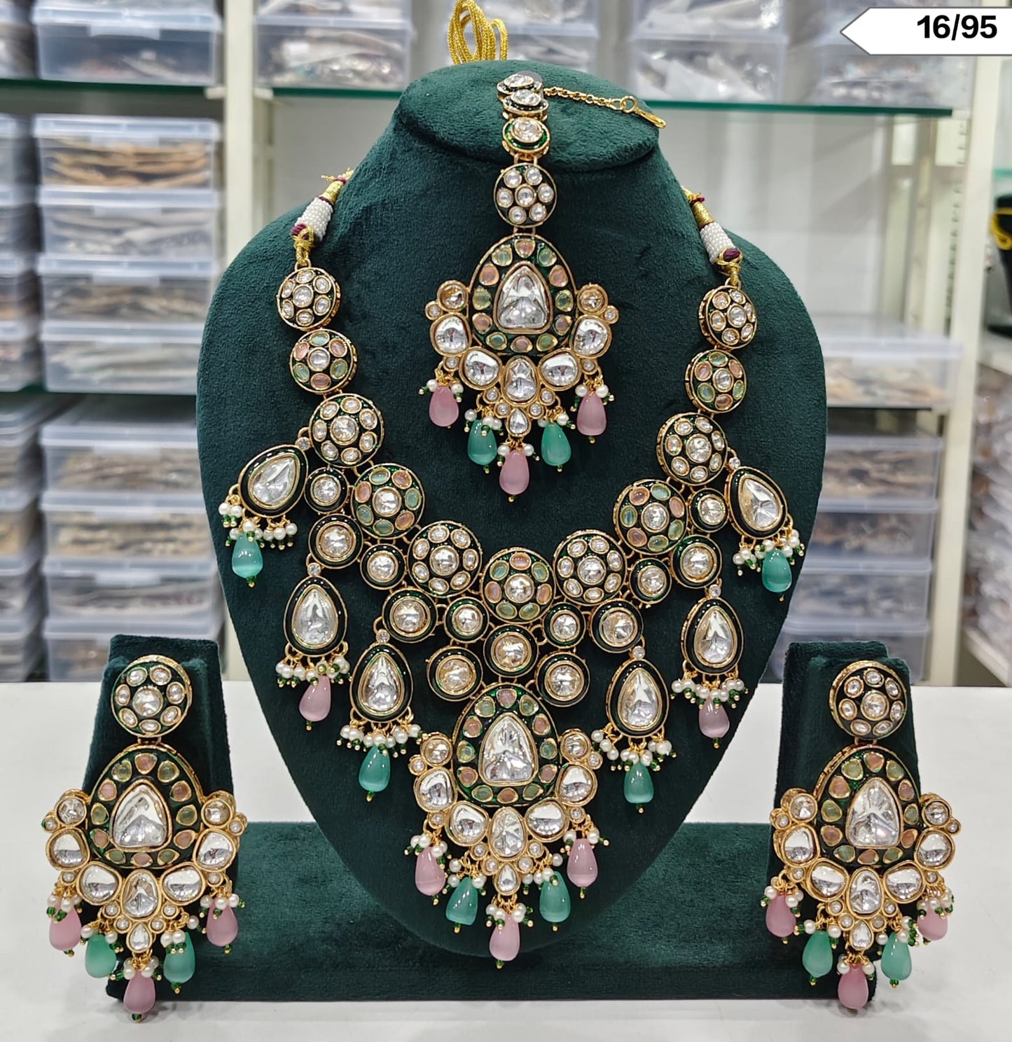 Kundan Bridal Jewellery Set with Maang Tikka & Earrings - Lucentemarket